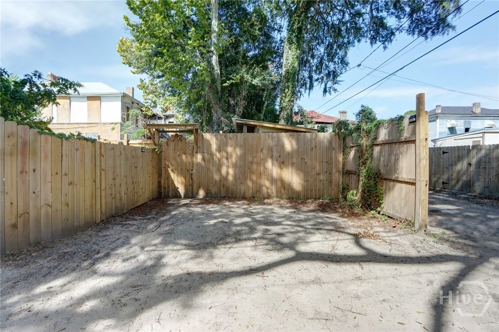 Image 5 of property listing at 510-512 W 39th Street, Savannah, GA 31415