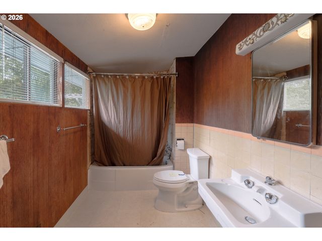 3535 Sw BUDDINGTON St, Portland, OR 97219