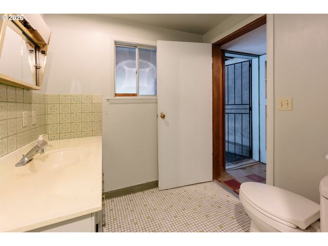 3535 Sw BUDDINGTON St, Portland, OR 97219