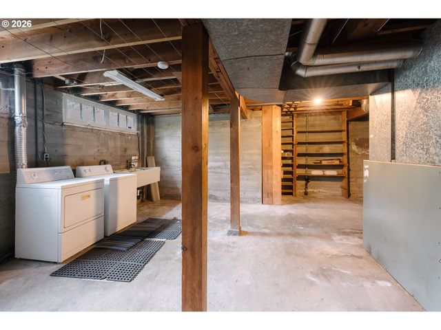 3535 Sw BUDDINGTON St, Portland, OR 97219