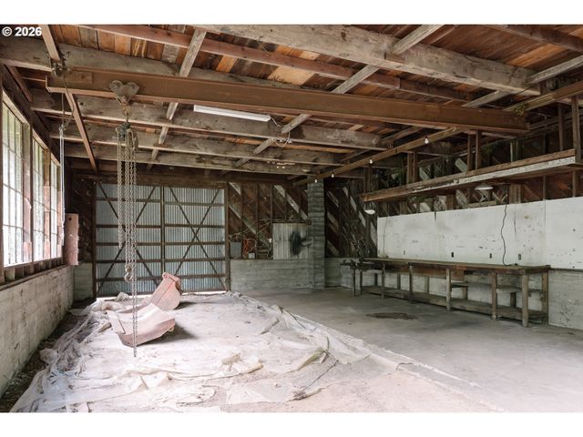 3535 Sw BUDDINGTON St, Portland, OR 97219