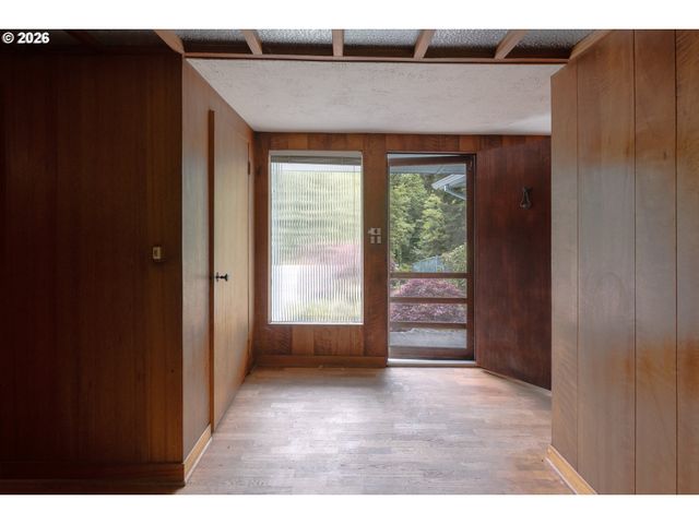 3535 Sw BUDDINGTON St, Portland, OR 97219