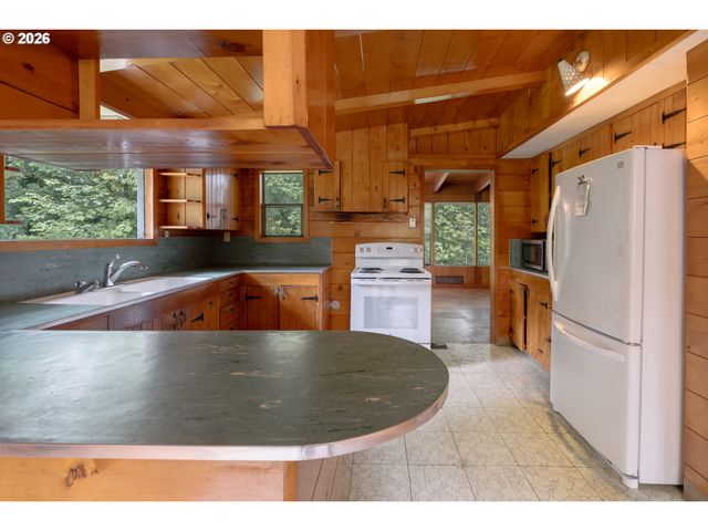 3535 Sw BUDDINGTON St, Portland, OR 97219