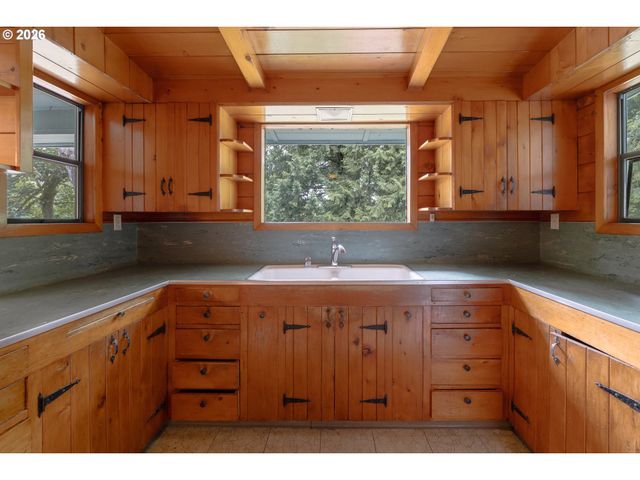 3535 Sw BUDDINGTON St, Portland, OR 97219
