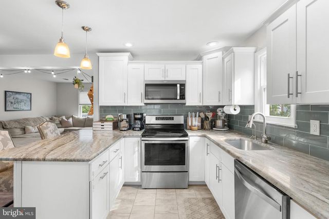 128 E GREEN VALLEY CIR, Newark, DE 19711