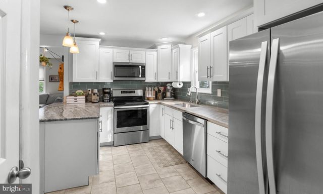 128 E GREEN VALLEY CIR, Newark, DE 19711