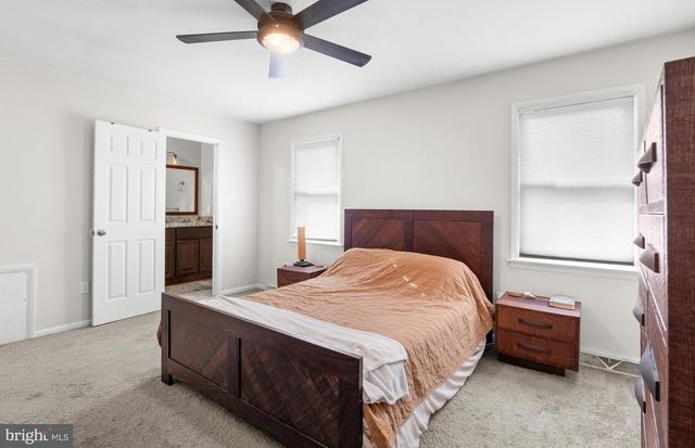 128 E GREEN VALLEY CIR, Newark, DE 19711