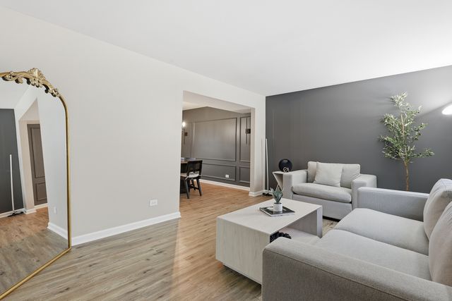 1880 Gleneagle Circle, Elgin, IL 60123