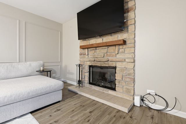 1880 Gleneagle Circle, Elgin, IL 60123