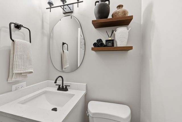 1880 Gleneagle Circle, Elgin, IL 60123