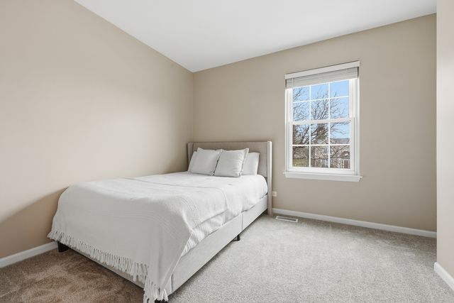 1880 Gleneagle Circle, Elgin, IL 60123