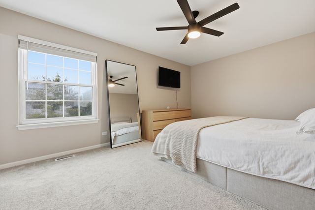 1880 Gleneagle Circle, Elgin, IL 60123