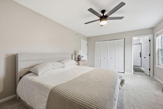 1880 Gleneagle Circle, Elgin, IL 60123