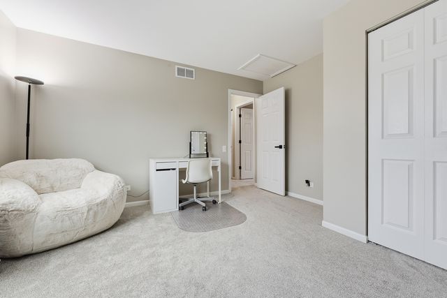 1880 Gleneagle Circle, Elgin, IL 60123