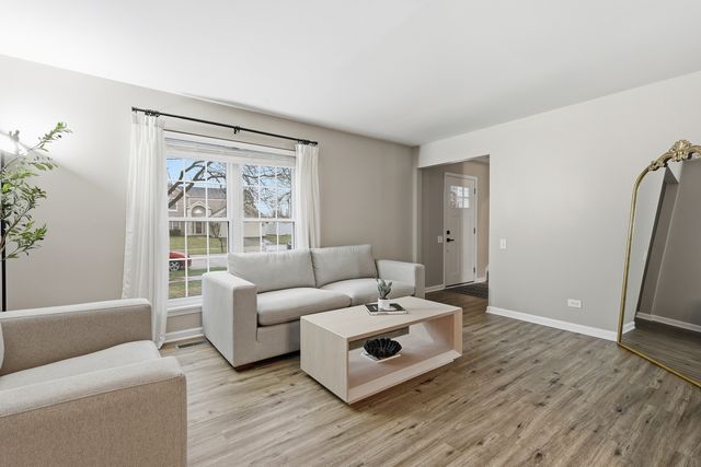 1880 Gleneagle Circle, Elgin, IL 60123