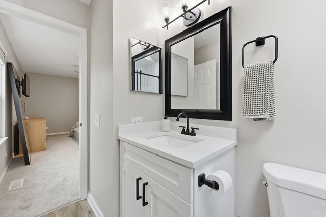 1880 Gleneagle Circle, Elgin, IL 60123