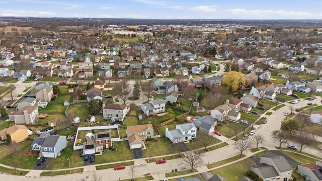 1880 Gleneagle Circle, Elgin, IL 60123