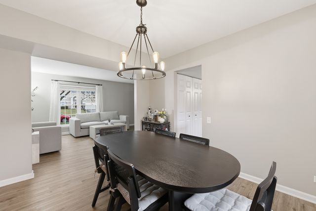 1880 Gleneagle Circle, Elgin, IL 60123