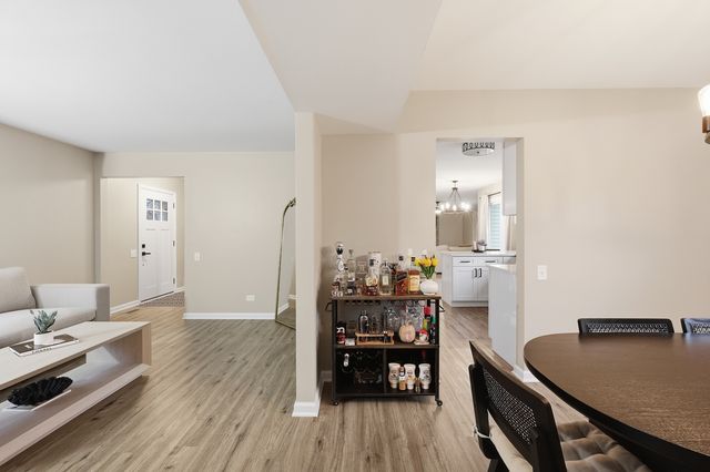 1880 Gleneagle Circle, Elgin, IL 60123