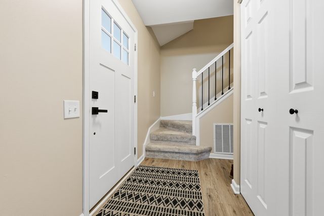 1880 Gleneagle Circle, Elgin, IL 60123