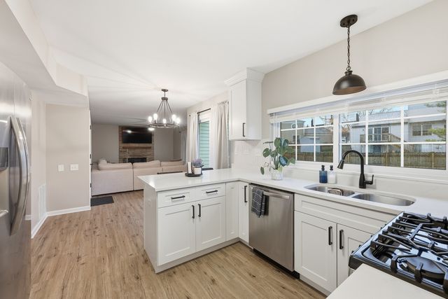 1880 Gleneagle Circle, Elgin, IL 60123