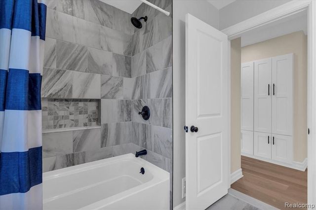 27853 Johnson Road, Grosse Ile, MI 48138