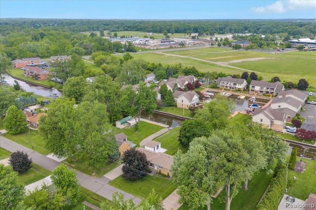 27853 Johnson Road, Grosse Ile, MI 48138