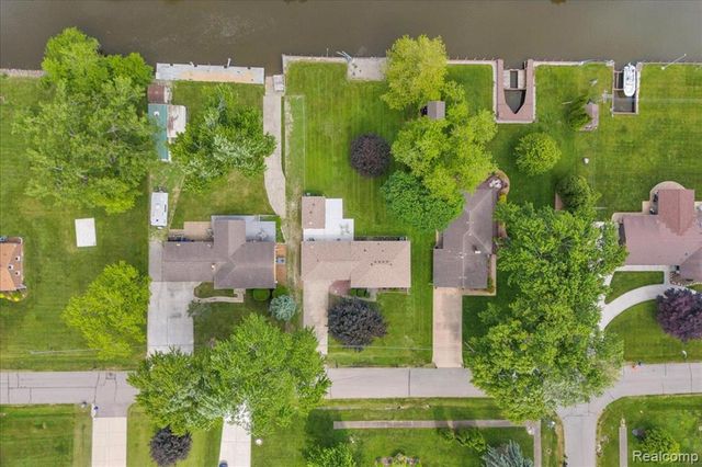 27853 Johnson Road, Grosse Ile, MI 48138