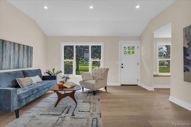 27853 Johnson Road, Grosse Ile, MI 48138