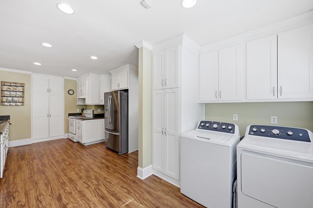 521 Center Street, Walterboro, SC 29488