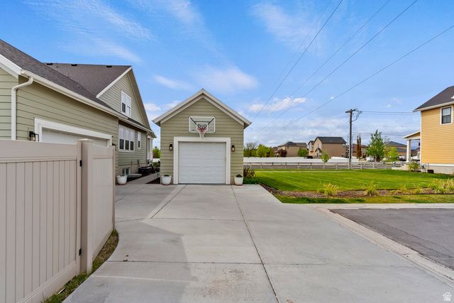 2109 W 200 N, Kaysville, UT 84037