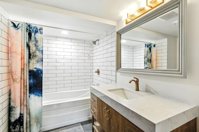 5824 N 213th Street N, Forest Lake, MN 55025