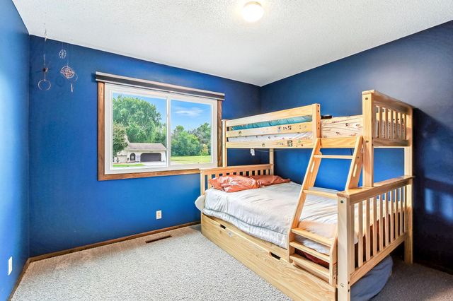 5824 N 213th Street N, Forest Lake, MN 55025