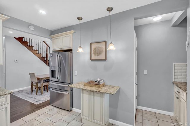 8 Vernon Street, Farmingdale, NY 11735