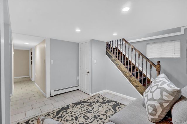 8 Vernon Street, Farmingdale, NY 11735