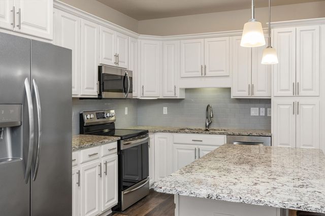 9001 Windsor Parkway 313, Johnston, IA 50131
