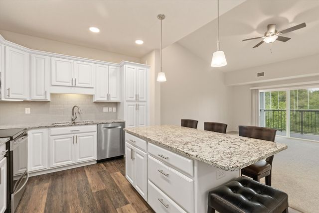 9001 Windsor Parkway 313, Johnston, IA 50131