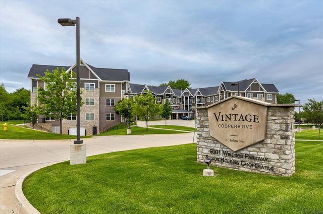 9001 Windsor Parkway 313, Johnston, IA 50131