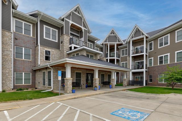 9001 Windsor Parkway 313, Johnston, IA 50131