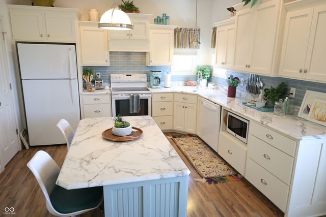 1421 E County Road 1000 S, Clayton, IN 46118