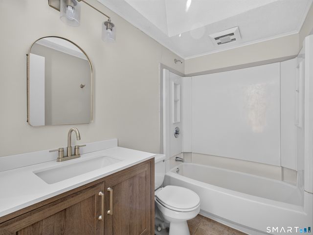 17 Sycamore Road, East Lyme, CT 06357
