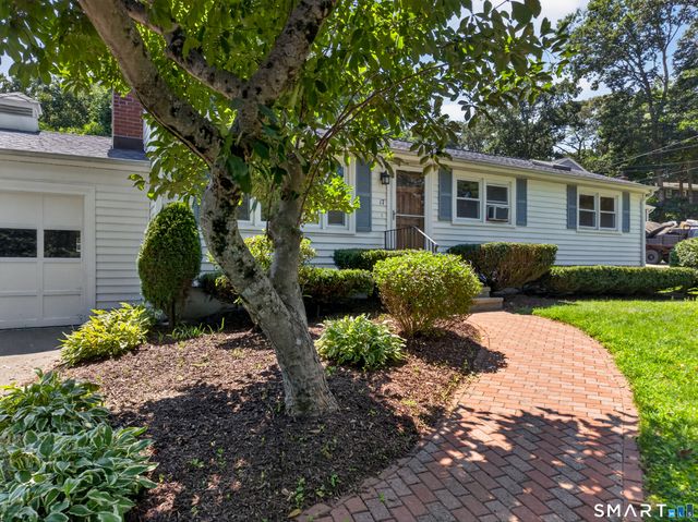 17 Sycamore Road, East Lyme, CT 06357