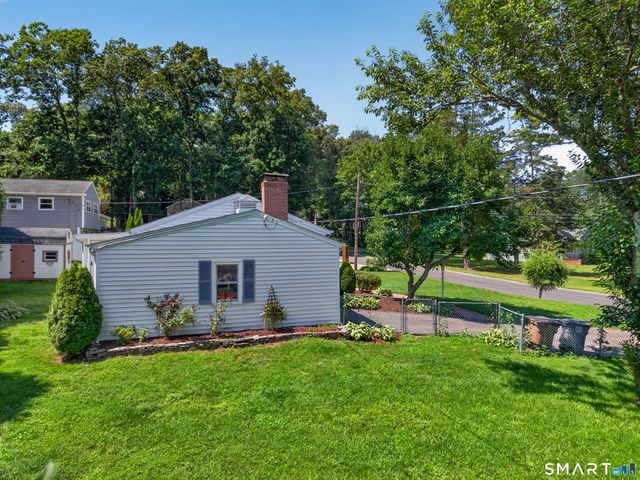 17 Sycamore Road, East Lyme, CT 06357