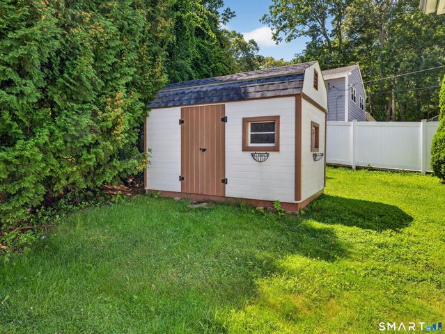17 Sycamore Road, East Lyme, CT 06357