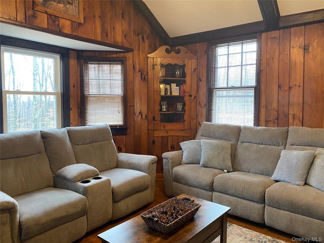 376 Roosa Gap Road, Bloomingburg, NY 12721