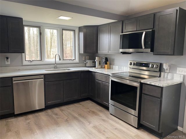 376 Roosa Gap Road, Bloomingburg, NY 12721