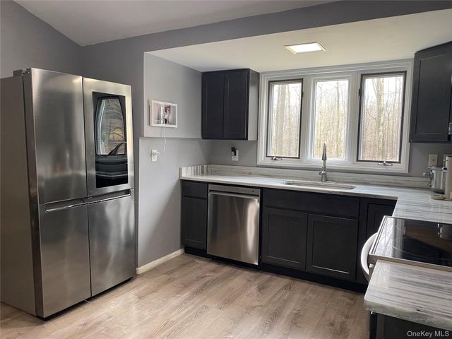 376 Roosa Gap Road, Bloomingburg, NY 12721