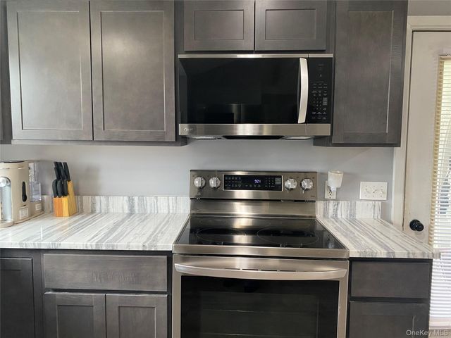 376 Roosa Gap Road, Bloomingburg, NY 12721