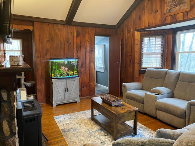 376 Roosa Gap Road, Bloomingburg, NY 12721