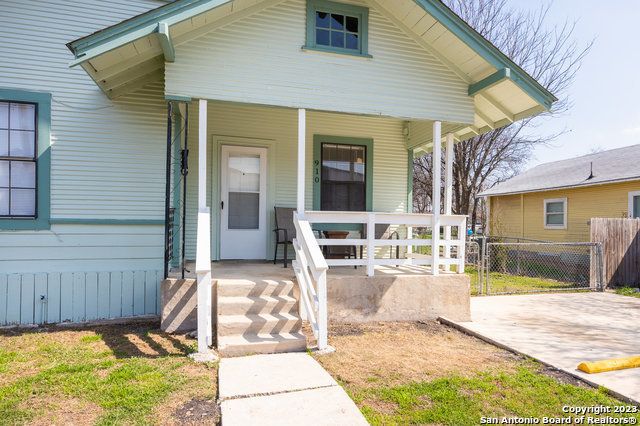 910 Piedmont, San Antonio, TX 78210